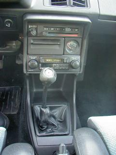 centerconsole.JPG (12507 bytes)